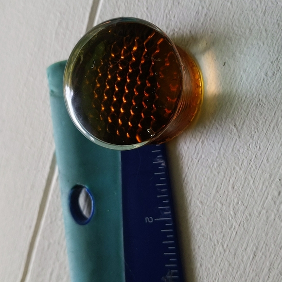 Honeycomb glass plugs - Picture 3 of 3